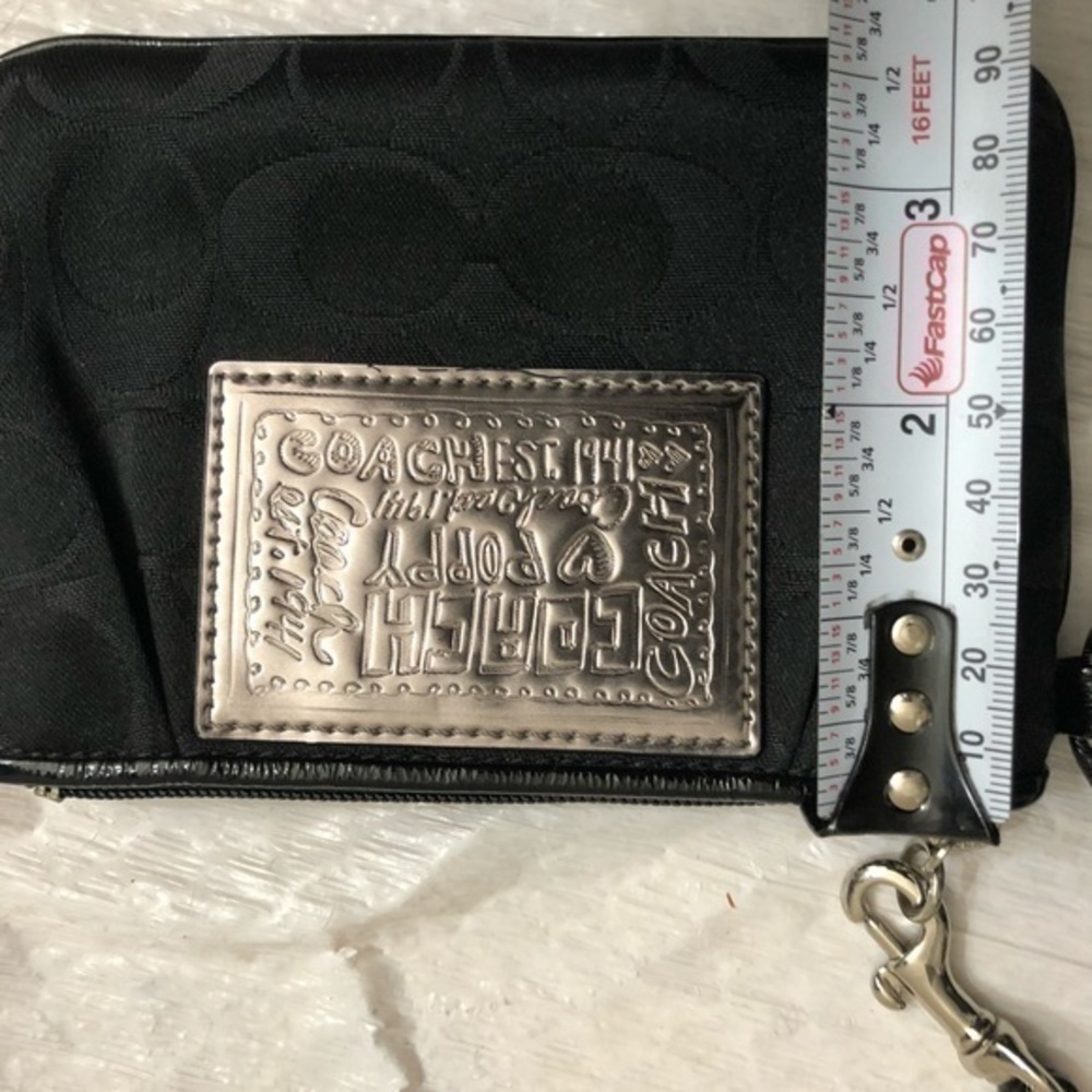 Coach signature c black  poppy wristlet - Picture 3 of 5